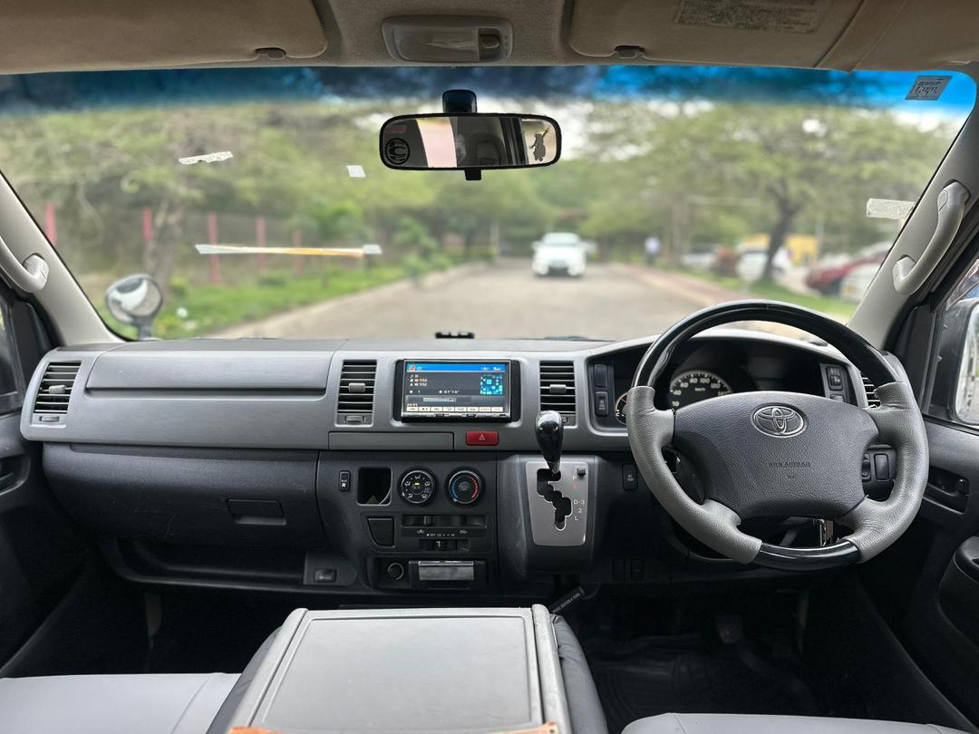 HIACE VAN thumbnail 4